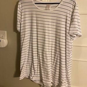 CALIA by Carrie Underwood XL White and Black Tee